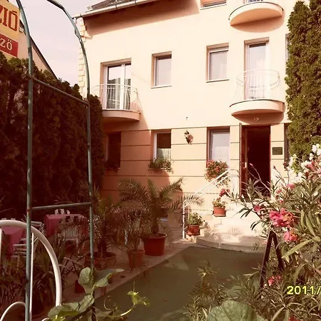 ベッド・アンド・ブレックファスト Kalman Panzio 4*