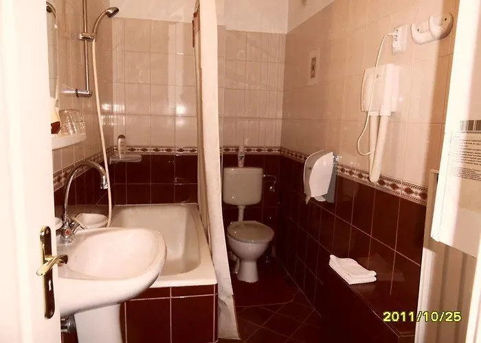 Kalman Panzio Bed & Breakfast